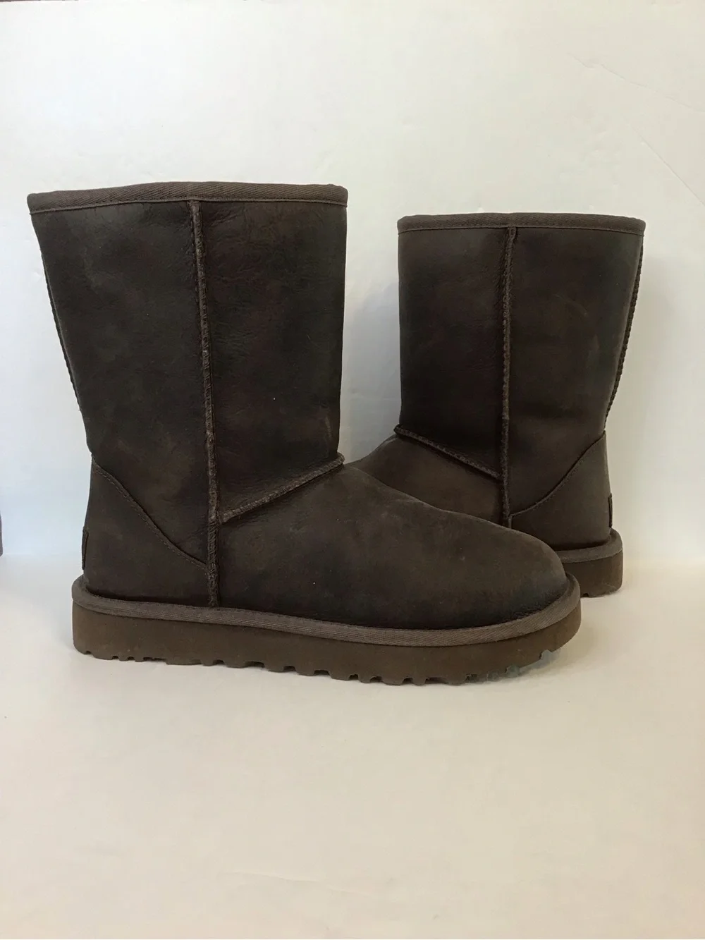 UGG Women’s Chocolate Dark Brown Leather Sherpa Lined Short Winter Boots 6